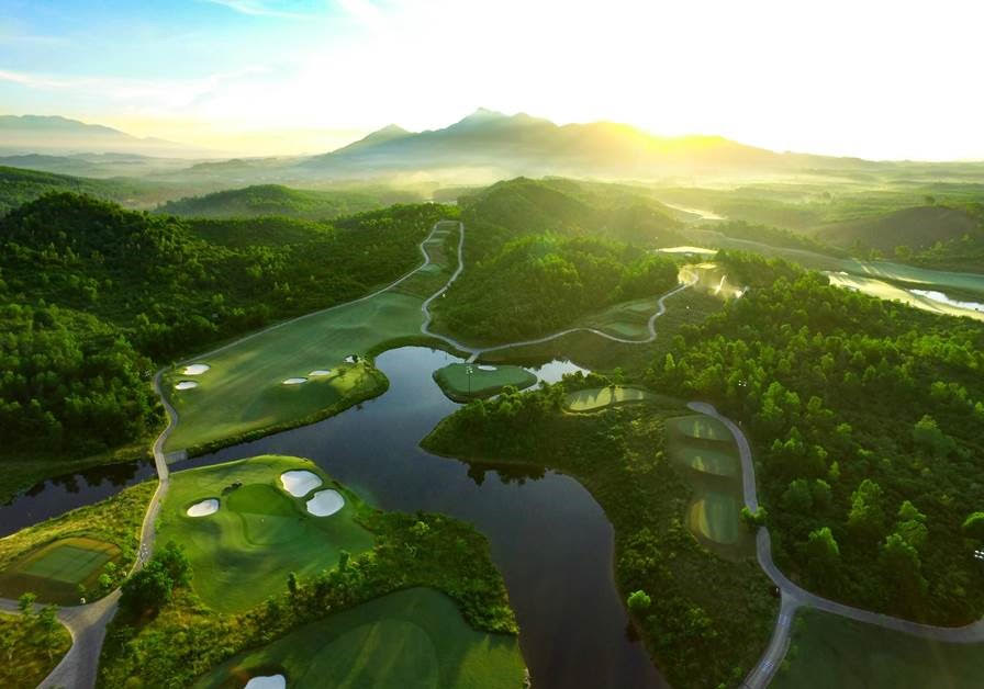 Sân golf Bà Nà Hills – tuyệt tác uốn lượn giữa đồi núi trùng điệp được thiết kế bởi Luke Donald đã được vinh danh là một trong những sân golf tốt nhất châu Á